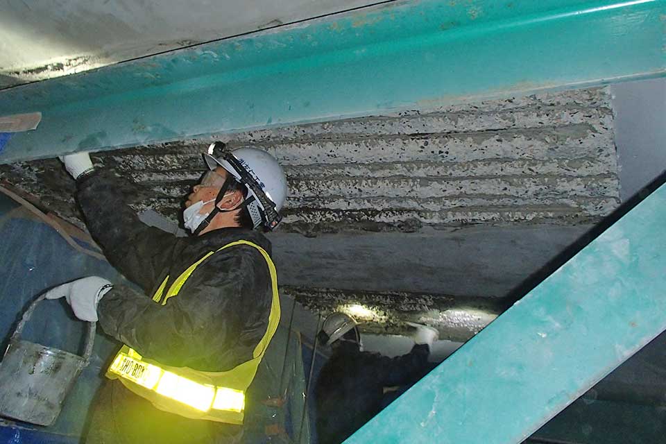 断面補修の様子