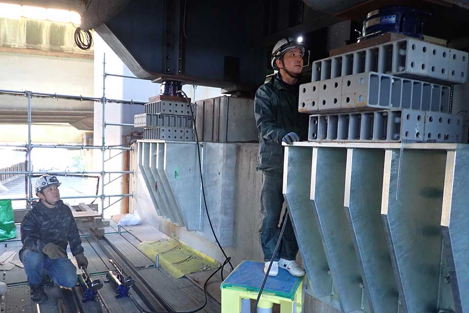 撤去前ジャッキアップ