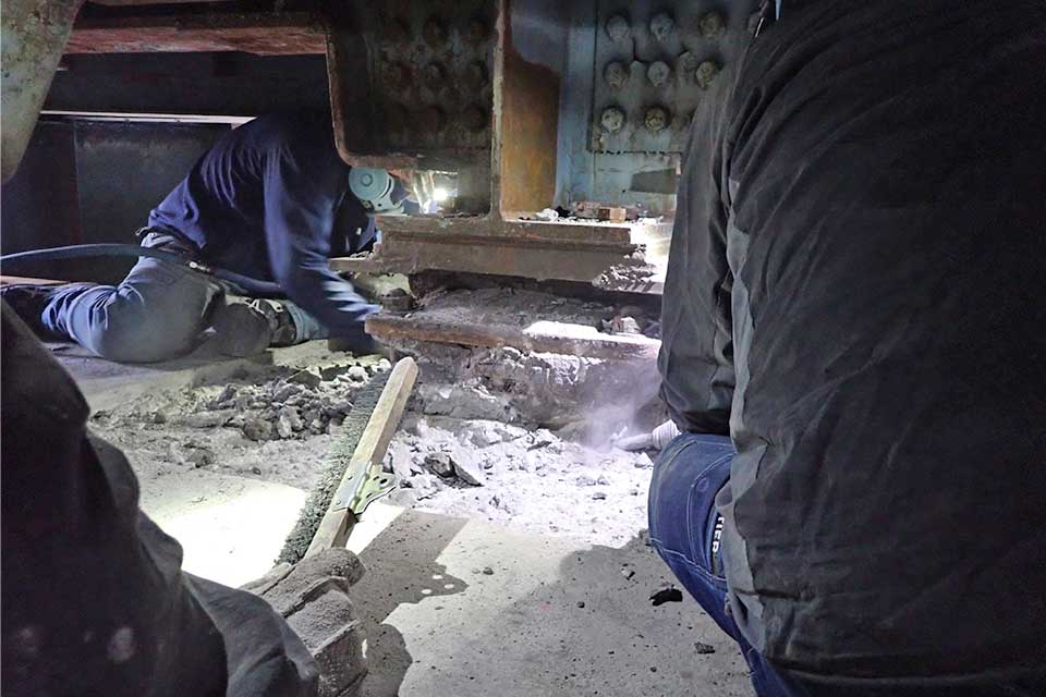 旧支承撤去の様子